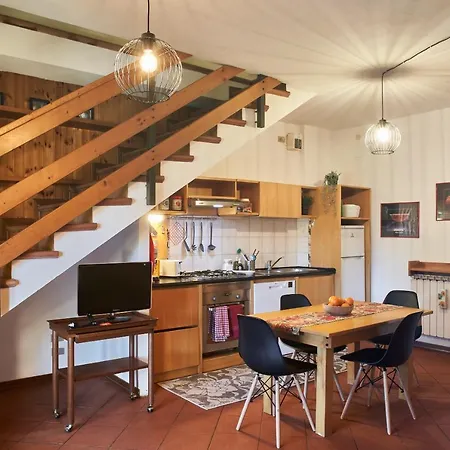 Little Brick House On Hills With Balconies * Siena
