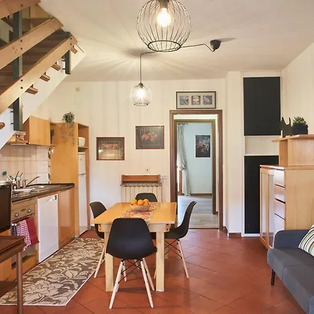 Little Brick House On Hills With Balconies * Siena