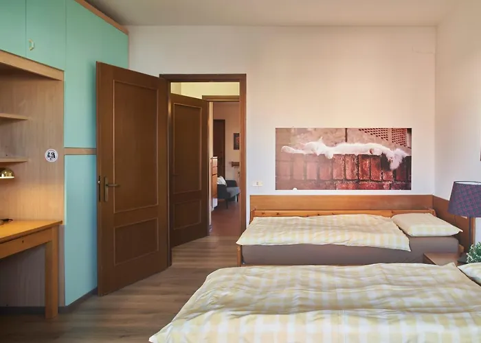 Guesthost - Little Brick House On Hills Apartment