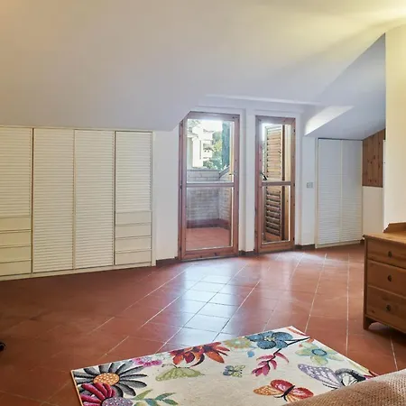 公寓 Little Brick House On Hills With Balconies *