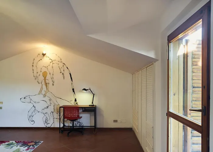 Guesthost - Little Brick House On Hills